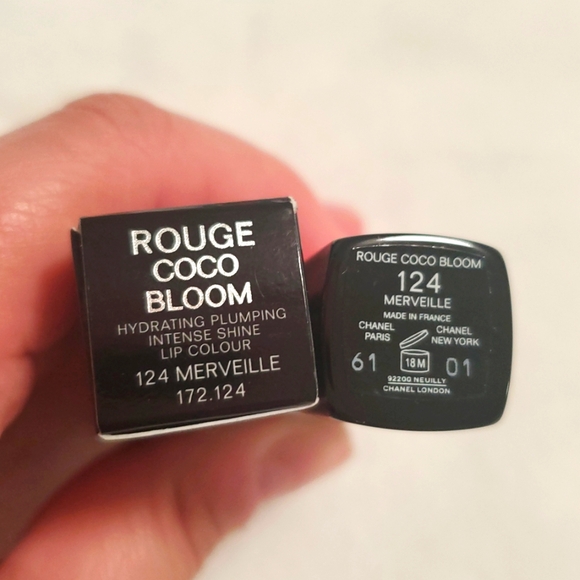 AUTH CHANEL Rouge Coco Bloom Hydrating Plumping Lip Color 124 Merveille - Picture 7 of 11